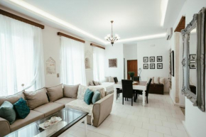 Casa del Maestro, Prines